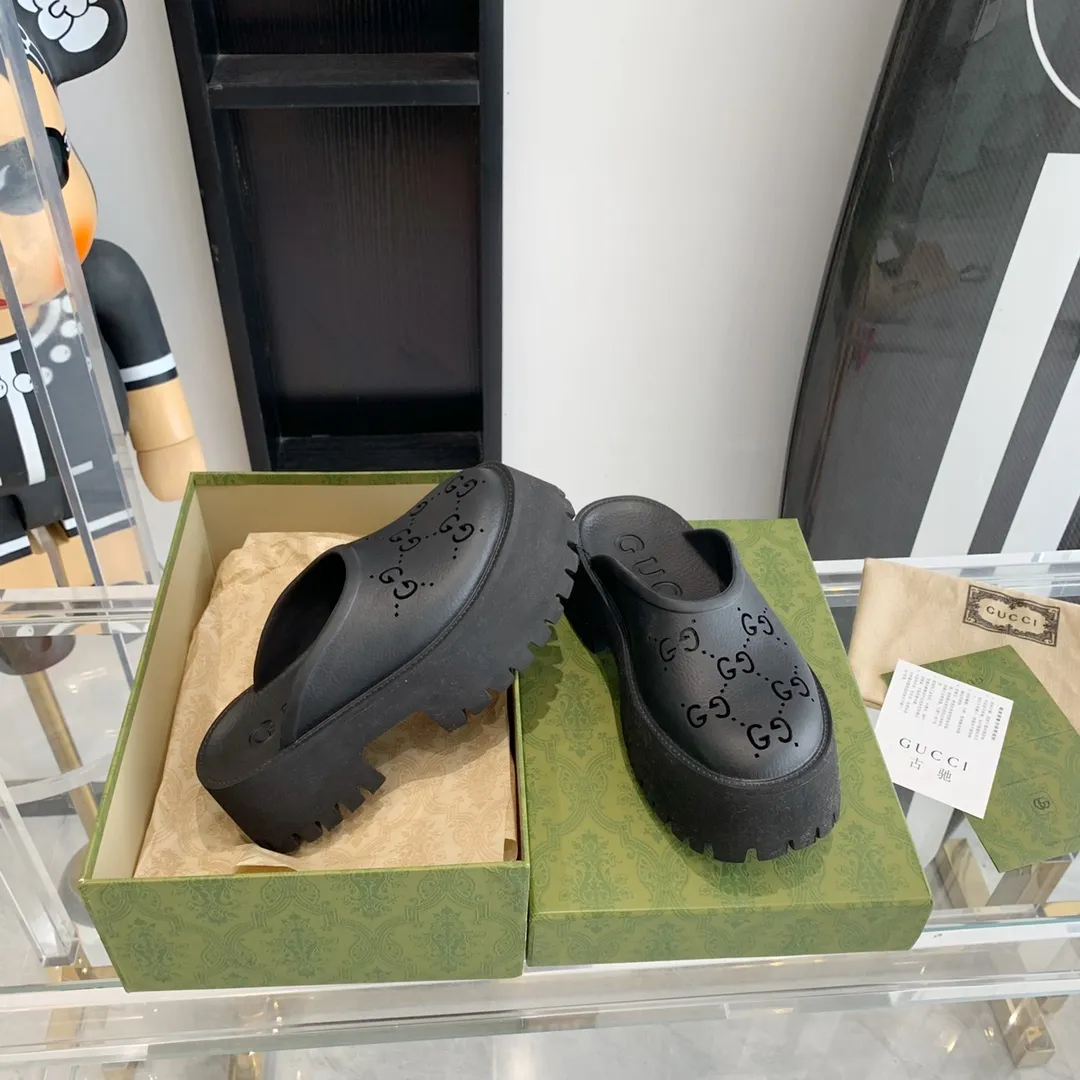 👟👟Ex-factory price 360👟👟 Women's shoes, women's clothing, Gucci spring and summer style, hole-in-the-wall slippers, versatile couple style, ugly and cute hollow holes shoes, all the details and materials are the same as what you buy at the counter. Size: 35-42